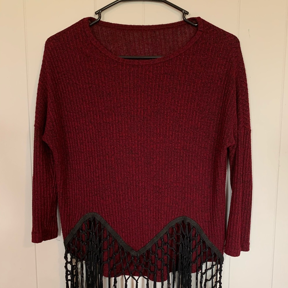 Knitted sweater with dangles at the bottom. - Picture 4 of 6